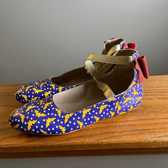 Wonder Woman Mary Janes Bold Heroic Style Fierce DC Comics Size 10 Heroine‎ - Picture 1 of 6